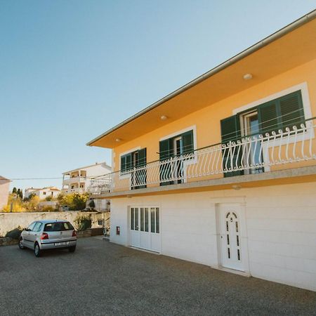 Apartments With A Parking Space Marina, Trogir - 11554 Екстер'єр фото